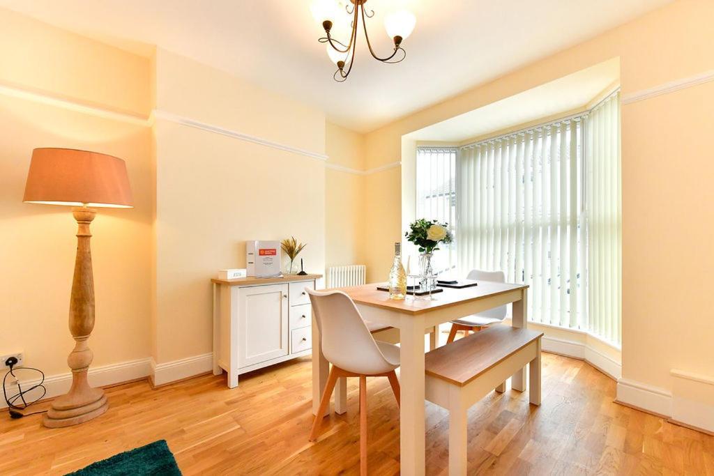 Just Stay Wales - Castle Square Cottage, Mumbles Kültér fotó